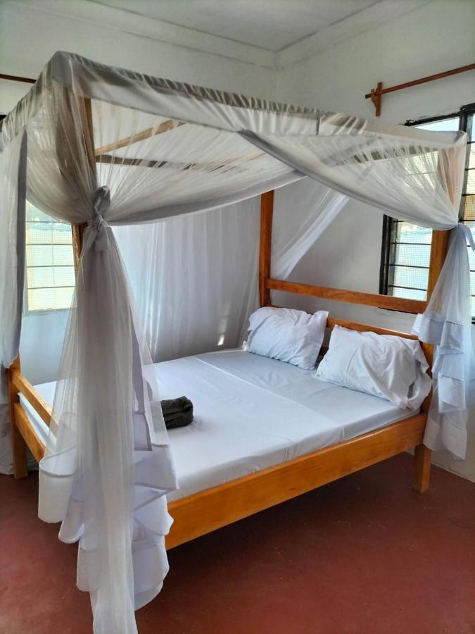 Mambo Leo Hostel Падже Екстер'єр фото
