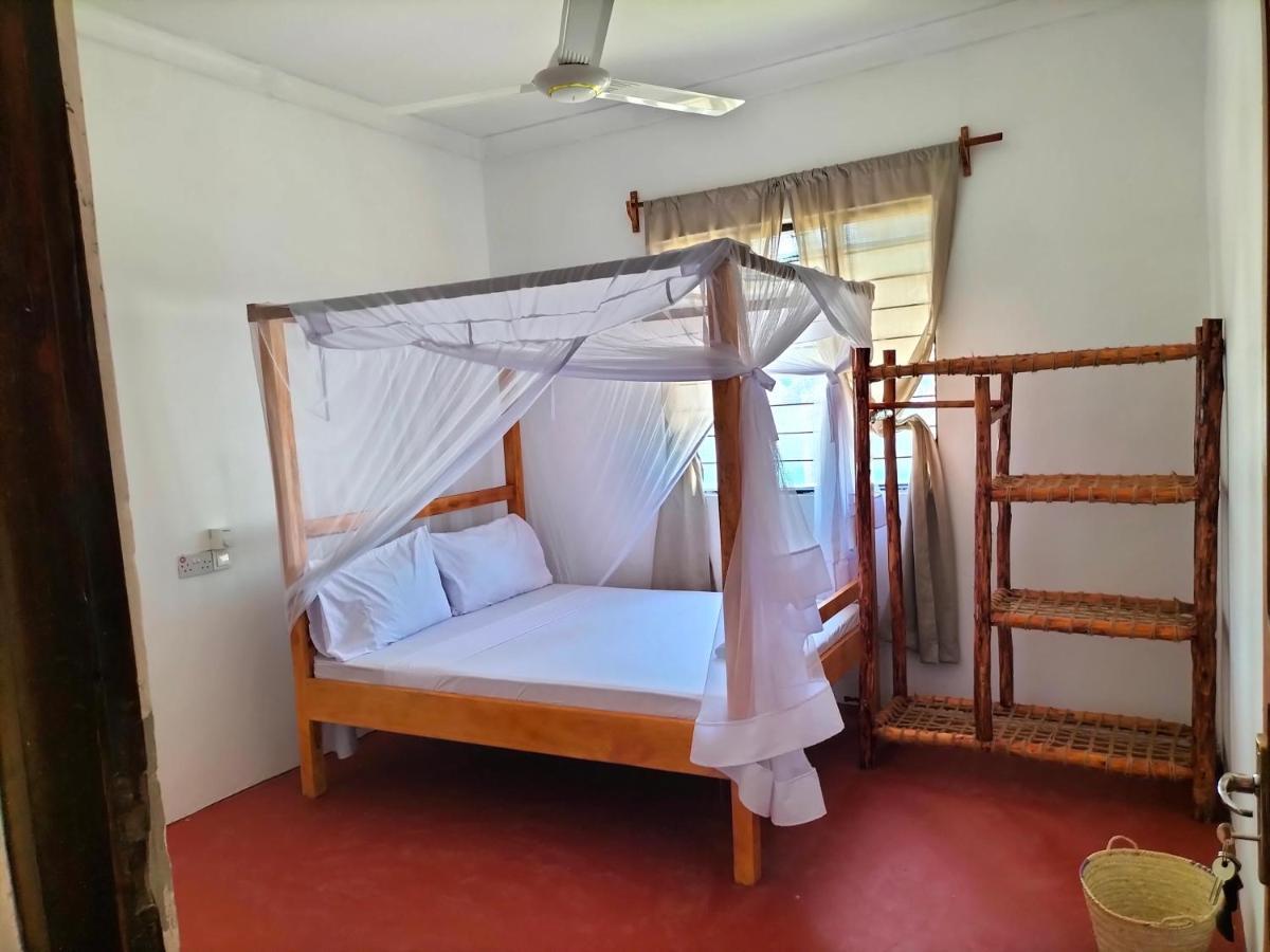 Mambo Leo Hostel Падже Номер фото