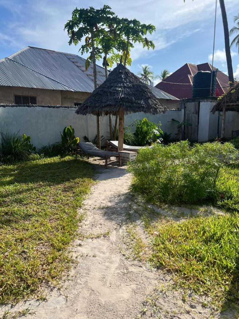 Mambo Leo Hostel Падже Екстер'єр фото